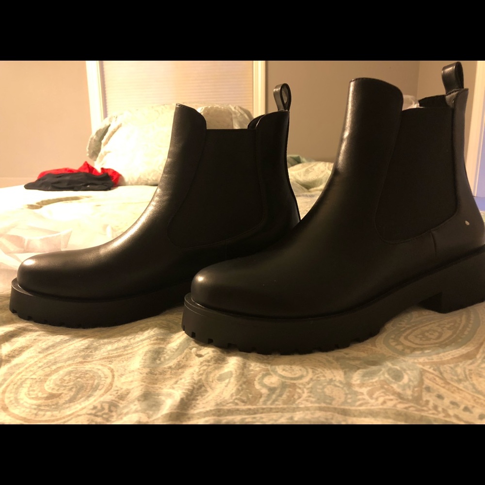 Simmi black dress boots.  Size  9 but runs small. About size 8. Brand new !